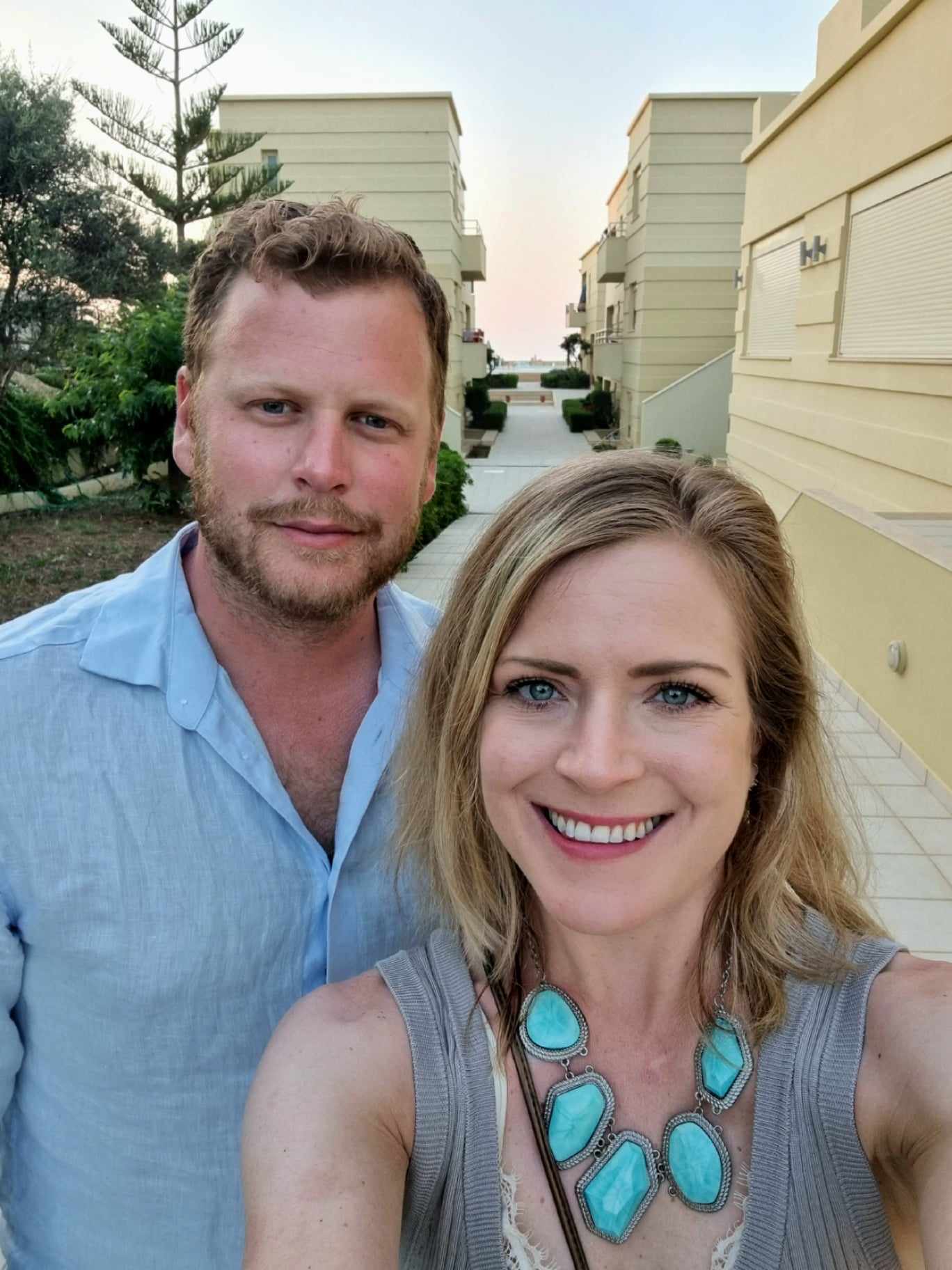 Amanda och Simon tillsammans på semester