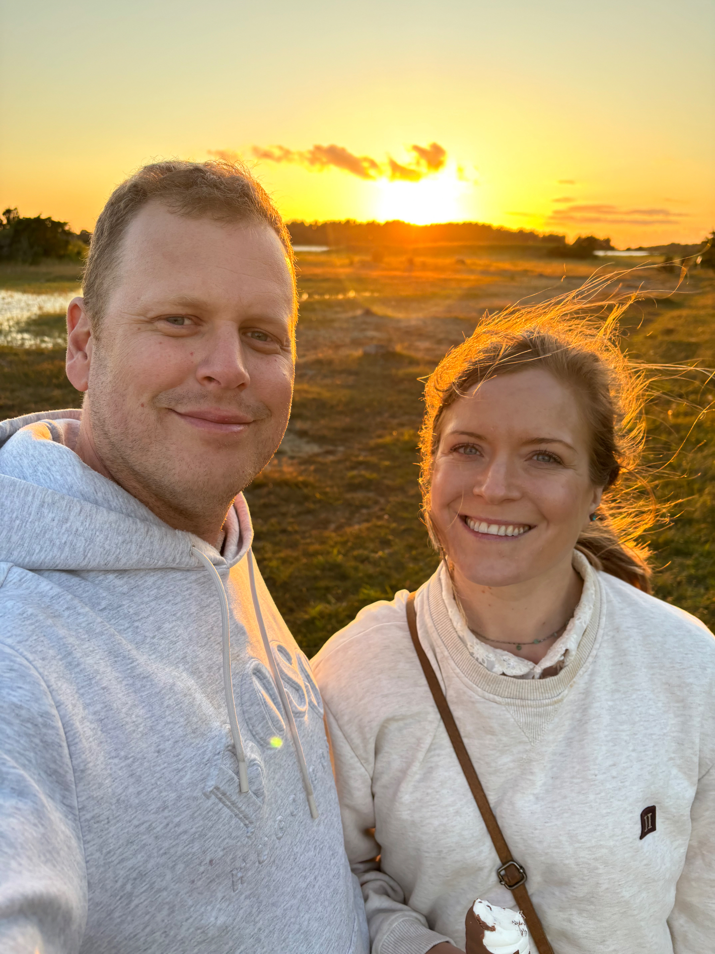 Amanda och Simon i solnedgången